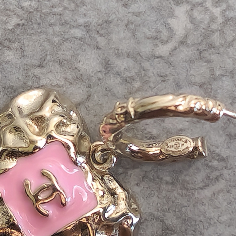 CHANEL Gold-Tone Pink Heart CC Drop Earrings✨️ - Picture 6 of 7